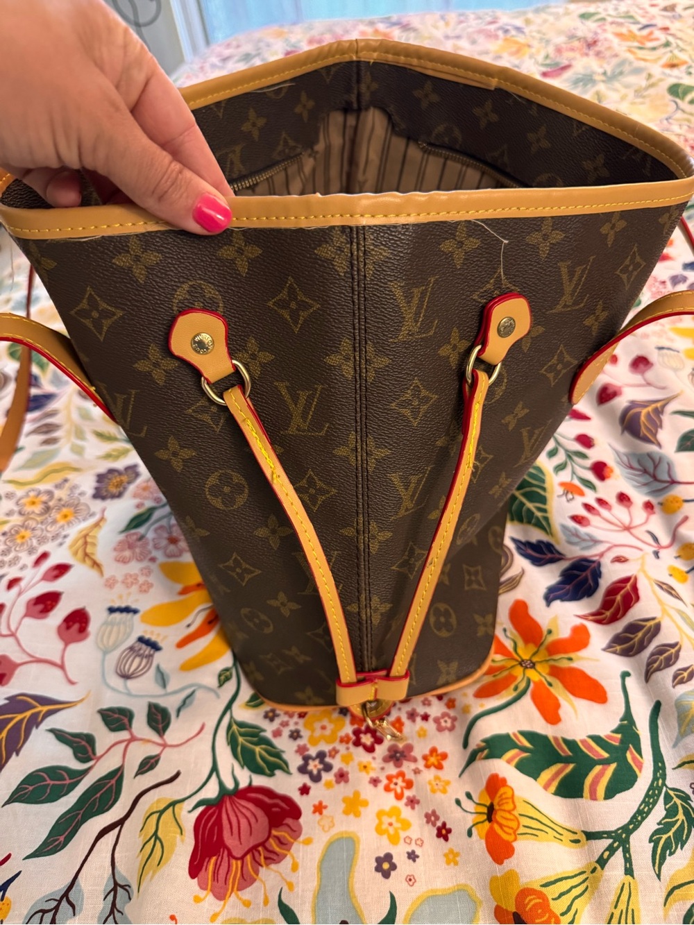 Classic Brown Monogram Canvas Handbag with Tan Leather Trim - Picture 5 of 11